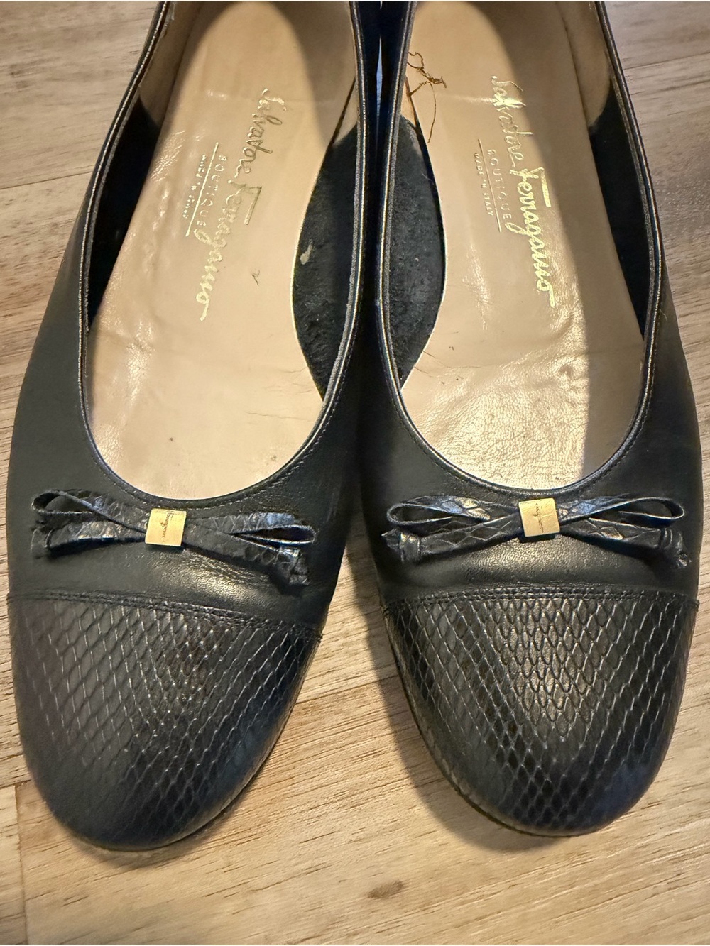 Salvatore Ferragamo Boutique Women’s Flats Black Size 10 Leather And Snake Skin - Picture 2 of 9